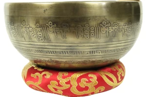 1077-gramm-tibeti-mantras-csenrezi-gravirozassal