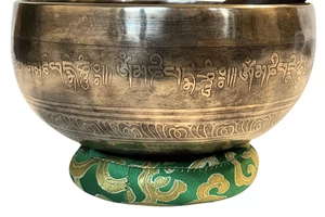 710-tibeti-mantras-hangtal-zold-brokattal