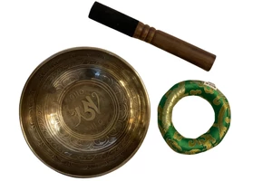 710-tibeti-mantras-hangtal-zold-brokattal