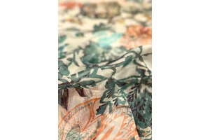 csontszin-alapon-mintas-sal-selyem-