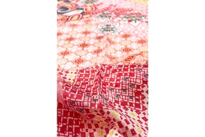 hollandrozsaszin-alapon-mintas-sal-selyem-