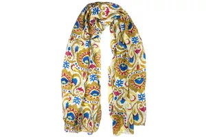 tunderfeher-alapon-tolgyfaszin-mintas-sal-selyem-