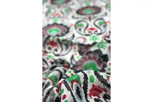 harmatfeher-alapon-ejfekete-mintas-sal-selyem-