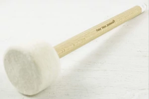 uto-nemez-feher-fa-bot-peter-hess