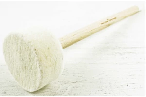 uto-nemez-feher-fa-bot-peter-hess-nagy