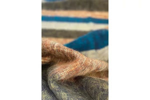 yak-gyapju-sal-csikos-zold-barna-kek