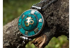 om-gao-nemesacel-nyaklancon-