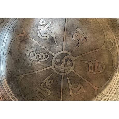 818 grammos tibeti mantrás hangtál 7 fémből sárga brokát alátéttel - videoval