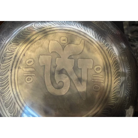 Sakyamuni Buddha hangtál tibeti mantrás 7 fémből sárga színű brokáttal - videoval