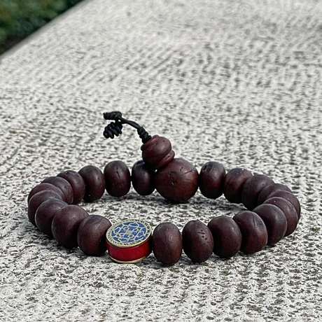Bodhi mala mandala osztóval, 21 szemből 17 cm kerületű