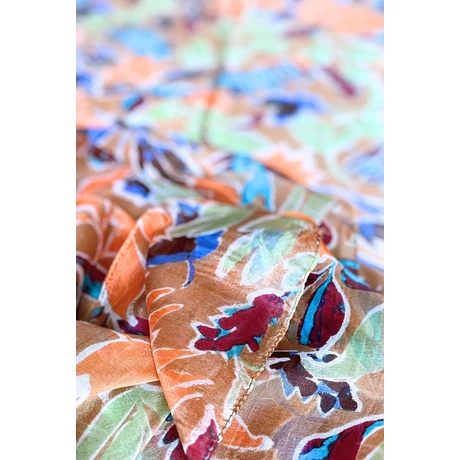 Mandulaszín alapon levélmintás 100% valódi hernyóselyem sál 50x180 cm