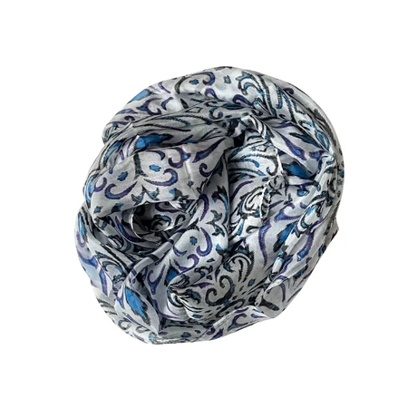 Harmatfehér alapon cölinkék, ametisztlila, ébenfekete mintás 100% valódi hernyóselyem sál 50x180 cm