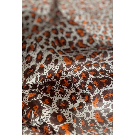 Leopárdmintás spanyolbarna és narancsvörös színű 100% valódi hernyóselyem sál 50x180 cm