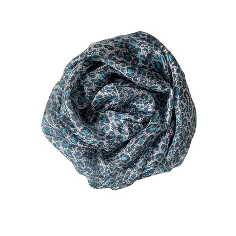 Hermelinfehér alapon leopárdmintás 100% valódi hernyóselyem sál 50x180 cm