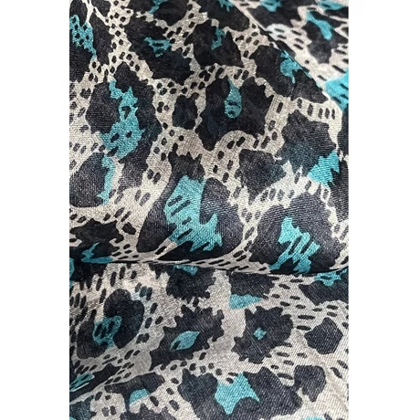 Hermelinfehér alapon leopárdmintás 100% valódi hernyóselyem sál 50x180 cm