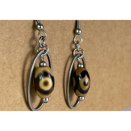 Tibeti fülbevaló ovális keretben dzi mintás kővel allergiamentes orvosi fém biztonsági kapoccsal