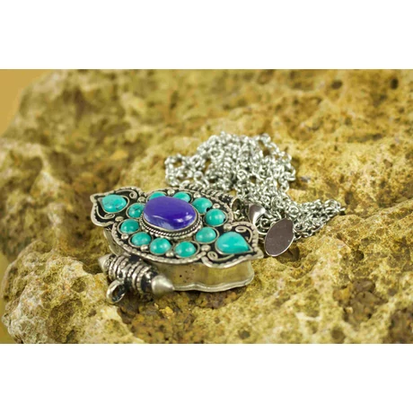 Tibeti gao türkiz és lápisz díszítéssel orvosi fém nyakláncon