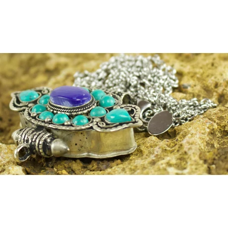 Tibeti gao türkiz és lápisz díszítéssel orvosi fém nyakláncon