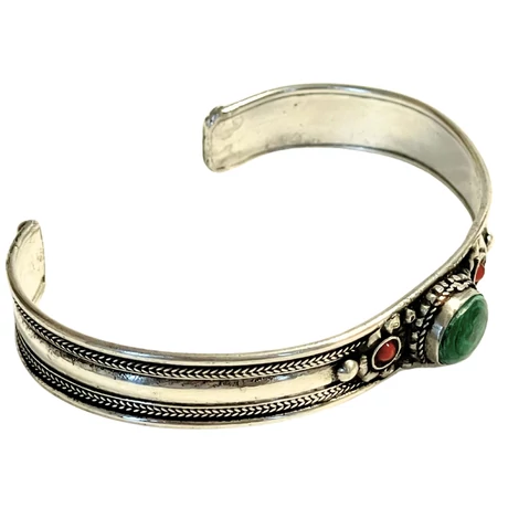 Karperec malachit kővel tibeti dordzse szimbólumban, kék pöttyökkel