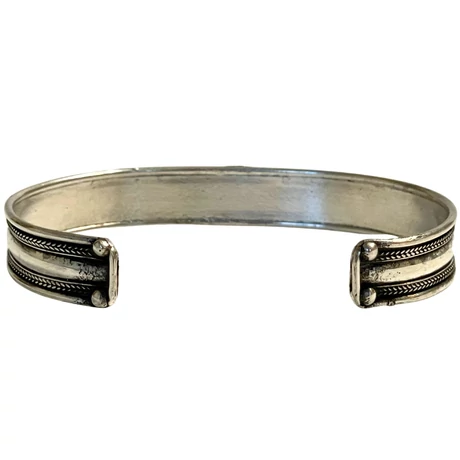 Karperec malachit kővel tibeti dordzse szimbólumban, kék pöttyökkel