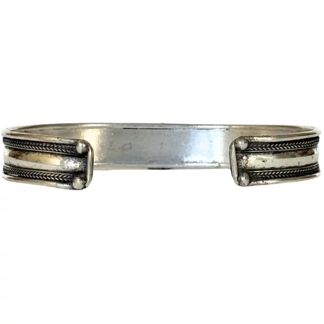 Tibeti karperec tigrisszem kővel dordzse szimbólumban, kék pöttyökkel