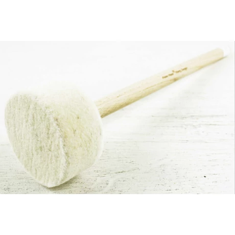 uto-nemez-feher-fa-bot-peter-hess-nagy